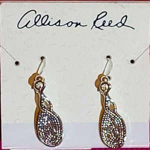 NWT beautiful Allison Reed dangle earrings